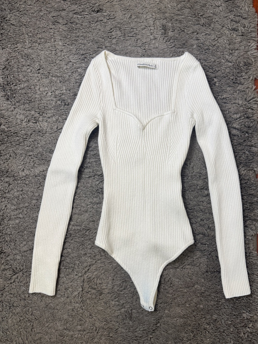 Abercrombie Cream Ribbed Knit Sweetheart Neck Long Sleeve Bodysuit -  Size XS